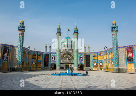 Innenhof des Heiligen Schrein von Imamzadeh Helal Ali (Hilal ibn Ali) in Aran va Bidgol, Provinz Isfahan im Iran Stockfoto