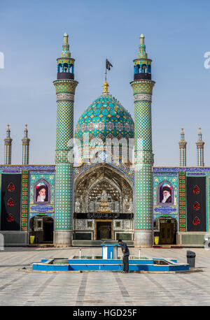 Innenhof des Heiligen Schrein von Imamzadeh Helal Ali (Hilal ibn Ali) in Aran va Bidgol, Provinz Isfahan im Iran Stockfoto