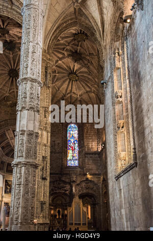 Glasfenster im Igreja Santa Maria, Belem, Lissabon, Portugal Stockfoto