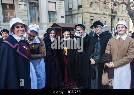 Gruppe junger Frauen gekleidet in historischen Kostümen, Escalade in Genf feiern Stockfoto