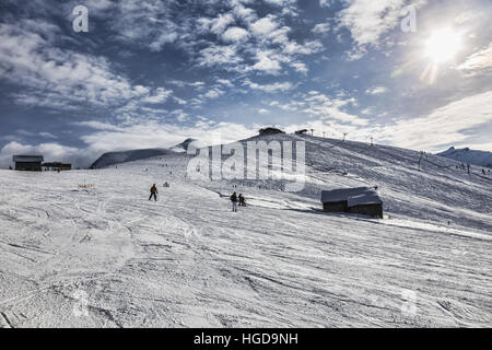 Leere Skigebiet befindet sich in großer Höhe in den Alpen im Beaufortain massiv in Haute-Savoie in der Nähe von Mont Blanc. In der Ferne kann gesehen Mont Joly-pe Stockfoto