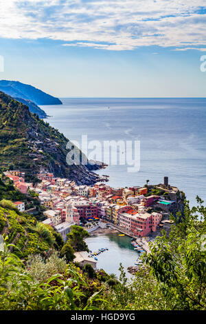 Vernazza, einer der fünf Dörfer im Cinque Terre Nationalpark und ist ein UNESCO-Weltkulturerbe auf italienische Riviera Stockfoto