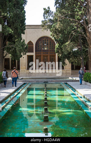 Innenhof des ältesten erhaltenen persischen Garten im Iran genannt Fin Garten (Bagh-e Fin), befindet sich in Kashan Stadt Stockfoto