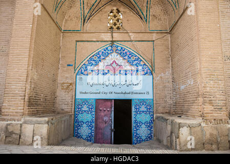 Eingang zur alten unterirdischen Stadt von Ouyi - Nooshabad auch genannt Nushabad im Aran va Bidgol County, Iran Stockfoto