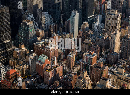 Aerial Blick auf die Altstadt Wolkenkratzer in New York City von der Spitze des Turms Stockfoto