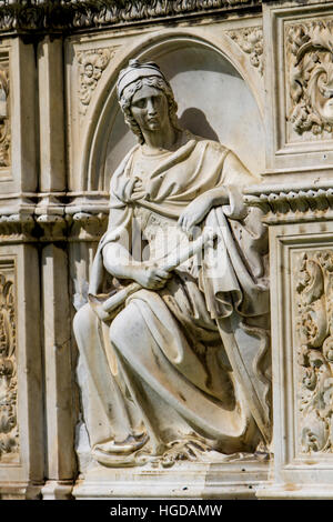 Detail von Fonte Gaia am Piazza del Campo in Siena, Italien Stockfoto