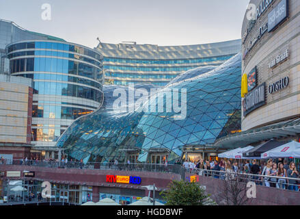 Zlote Tarasi Einkaufszentrum in Warschau Stadt Stockfoto