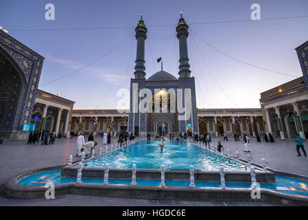 Wudu Pool genannt Howz auf Hof Fatima Masumeh Schrein, insgesamt Islam heiligen Ort in Qom Stadt, Hauptstadt der Provinz Qom, Iran Stockfoto