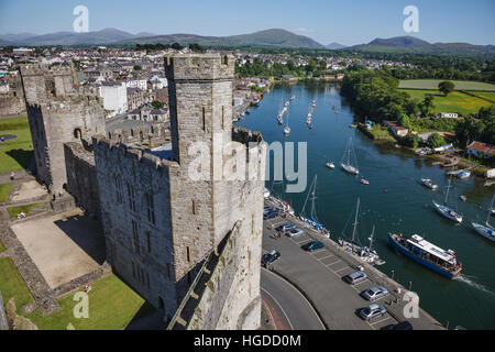 Caernarfon Castle und der Fluss-Seiont, Gwynedd, Wales Stockfoto