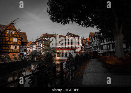 Alte Stadthäuser im Viertel Petite France in Straßburg, Elsass Stockfoto