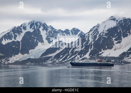 Spitzbergen, Svalbard, Raudfjord, Schiff Stockfoto