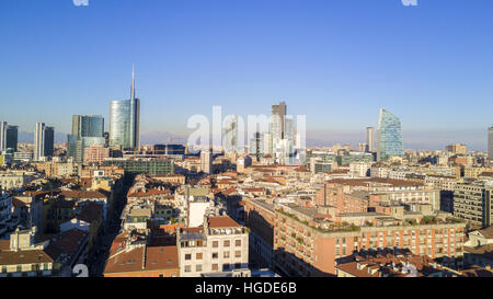 Luftaufnahme der Innenstadt von Mailand, Panoramablick von der Unicredit Tower, Mailand, Porta Nuova Residenzen und Wolkenkratzern, Italien, Stockfoto