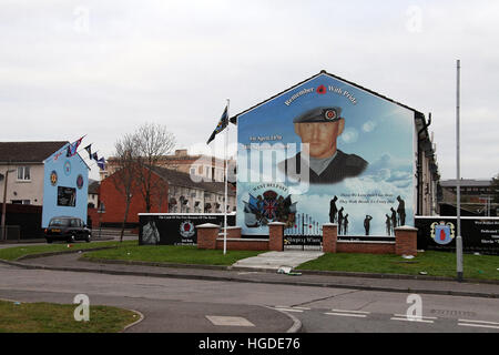 Schwarzes Taxi Fototapete Tour auf der Shankill Road in West Belfast Stockfoto