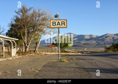 Nevada, Humboldt County, Winnemucca, verlassene Tankstelle nördlich der Stadt, American Wüstensenken Bar Stockfoto