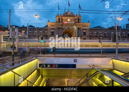 Zürich, Hauptbahnhof in der Nacht Stockfoto