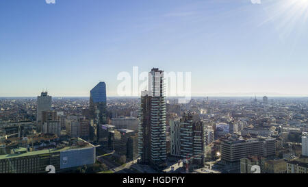 Luftaufnahme von Solaria Turm, Mailand, Italien und Diamond Tower. Stockfoto