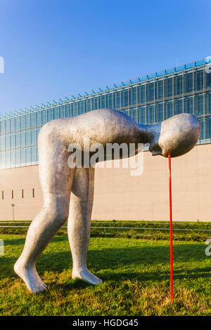 Deutschland, Bayern, München, Staatliches Museum, Skulptur mit dem Titel "Vorliegenden kontinuierliche" von Henk Visch Stockfoto