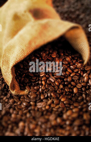 Bett von Kaffeebohnen aus Leinen meschotschek Stockfoto