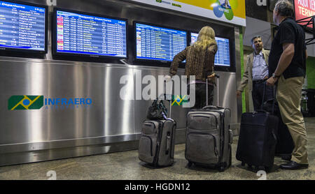 Fluginformationen internationalen Flughafen Guarulhos in Sao Paulo Brasilien Stockfoto