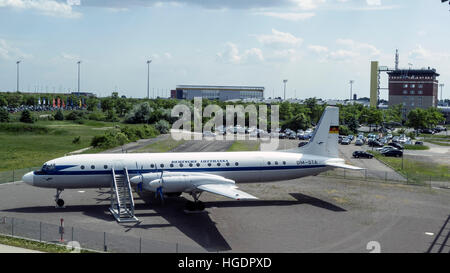 Iljuschin IL-18D-Flughafen Leipzig-Halle-Deutschland Stockfoto