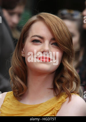 Ryan Gosling und Emma Stone-Hand und Footprint Ceremony Mitwirkende: Emma Stone wo: Hollywood, Kalifornien, Vereinigte Staaten, wann: 7. Dezember 2016 Stockfoto