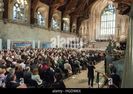 Burmesische demokratische Führer Aung San Suu Kyi Adressen beider Häuser des Parlaments in Westminster in London. Stockfoto