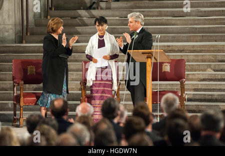 Burmesische demokratische Führer Aung San Suu Kyi Adressen beider Häuser des Parlaments in Westminster in London. Stockfoto