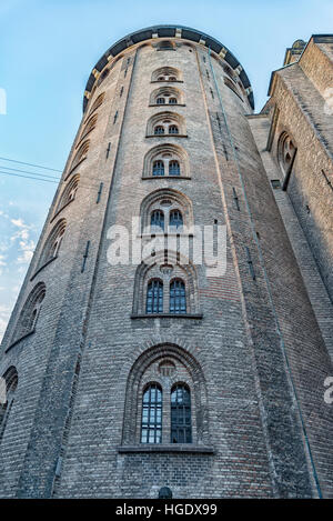 Rundetaarn (Rundturm) ist ein aus dem 17. Jahrhundert Turm befindet sich im zentralen Kopenhagen, Dänemark. Stockfoto