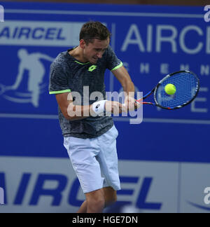 Chennai, Indien. 8. Januar 2017: Chennai Open: Daniil Medwedew (RUS) kehrt seines Gegners Roberto BAUTISTA-AGUT (ESP) mit 6-3,6-4. in Chennai auf 8. Januar 2017 und die Läufer von AIRCEL Chennai OPEN 2017 wurde. Bildnachweis: Seshadri SUKUMAR/Alamy Live-Nachrichten Stockfoto