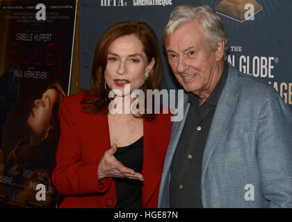 Hollywood, USA. 7. Januar 2017. Schauspielerin Isabelle Huppert und Regisseur Paul Verhoeven kümmert sich der American Cinematheque Golden Globe Symposium der fremdsprachige nominierte Film mit ihren Direktoren an Egyptian Theatre in Hollywood am 7. Januar 2017, Stockfoto