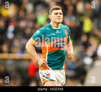 KCOM Stadion, Hull, UK. 8. Januar 2017. Hull FC V Rumpf KR Clive Sullivan Trophy Pre-Saison 2017 freundlich. Robbie Mulhern von Hull KR in Aktion gegen Hull FC Bild von Stephen Gaunt/Touchlinepics.com/Alamy © Live-Nachrichten Stockfoto