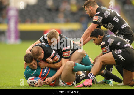 KCOM Stadion, Hull, UK. 8. Januar 2017. Hull FC V Rumpf KR Clive Sullivan Trophy Pre-Saison 2017 freundlich. Danny Washbrook von Hull FC befasst sich Robbie Mulhern Rumpf KR Bild von Stephen Gaunt/Touchlinepics.com/Alamy © Live-Nachrichten Stockfoto