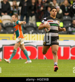 KCOM Stadion, Hull, UK. 8. Januar 2017. Hull FC V Rumpf KR Clive Sullivan Trophy Pre-Saison 2017 freundlich. Albert Kelly von Hull FC auf den Angriff gegen Hull KR Bild von Stephen Gaunt/Touchlinepics.com/Alamy © Live-Nachrichten Stockfoto