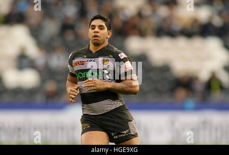 KCOM Stadion, Hull, UK. 8. Januar 2017. Hull FC V Rumpf KR Clive Sullivan Trophy Pre-Saison 2017 freundlich. Albert Kelly von Hull FC auf den Angriff gegen Hull KR Bild von Stephen Gaunt/Touchlinepics.com/Alamy © Live-Nachrichten Stockfoto