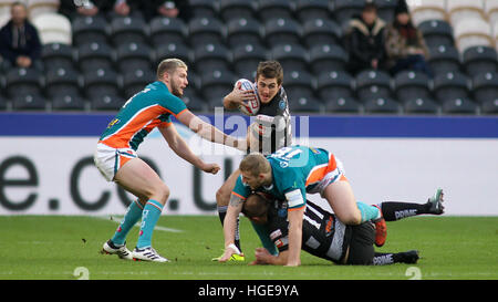 KCOM Stadion, Hull, UK. 8. Januar 2017. Hull FC V Rumpf KR Clive Sullivan Trophy Pre-Saison 2017 freundlich. Curtis Naughton von Hull FC auf den Angriff gegen Hull KR Bild von Stephen Gaunt/Touchlinepics.com/Alamy © Live-Nachrichten Stockfoto