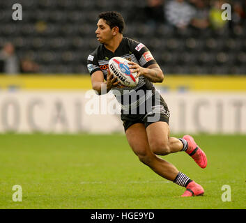 KCOM Stadion, Hull, UK. 8. Januar 2017. Hull FC V Rumpf KR Clive Sullivan Trophy Pre-Saison 2017 freundlich. Albert Kelly von Hull FC auf den Angriff gegen Hull KR Bild von Stephen Gaunt/Touchlinepics.com/Alamy © Live-Nachrichten Stockfoto