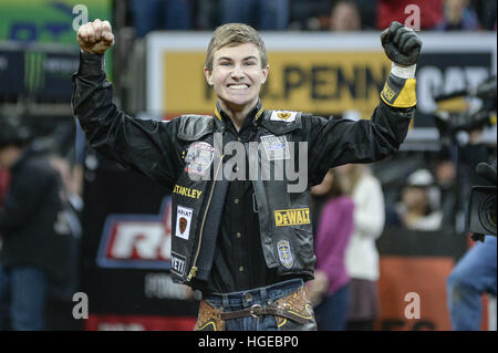 New York, USA. 8. Januar 2017. JESS LOCKWOOD feiert Sieg der Monster Energy Buck Off im Madison Square Garden, New York statt. © Amy Sanderson/ZUMA Draht/Alamy Live-Nachrichten Stockfoto