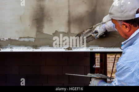 Baustelle - Installation Außendämmung Fassade therm Stockfoto