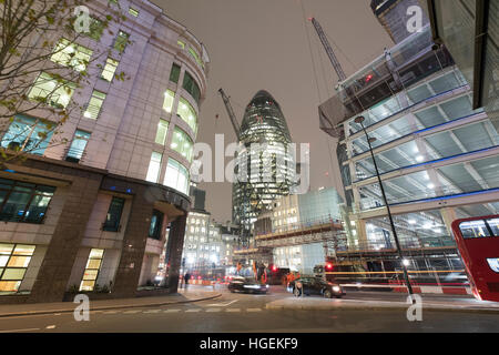 London-Gurke in der Nacht Stockfoto
