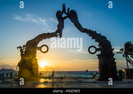 Portal-Maya-Denkmal bei Sonnenaufgang Stockfoto