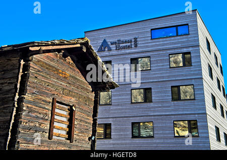 Jugendherberge WellnessHostel 4000 und traditionellen Walliser Lagerhaus, Saas-Fee, Wallis, Schweiz Stockfoto