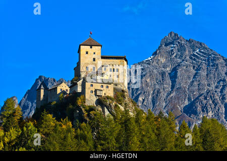 Schloss Tarasp, Tarasp, Unterengadin, Graubünden, Graubünden, Schweiz Stockfoto