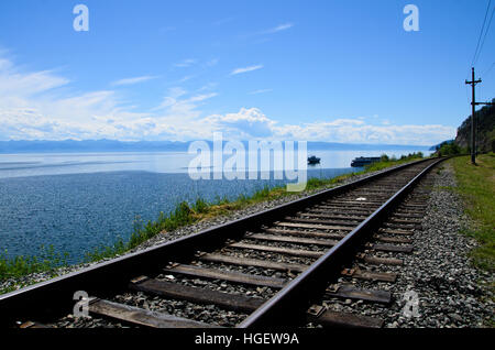 Circum-Baikal-Eisenbahn, die landschaftlich schöne Strecke entlang der Ufer des Baikalsees Stockfoto