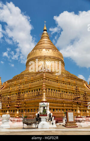 Shwezigon Pagode in Bagan in Myanmar (Burma) Asien Stockfoto