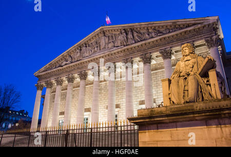 Die Nationalversammlung ist das Unterhaus des französischen Parlaments. Der offizielle Sitz der Nationalversammlung ist das Palais Bourbon an den Ufern des th Stockfoto