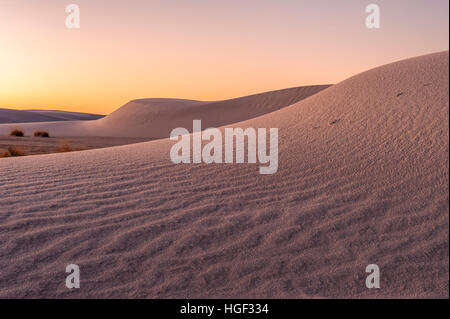 Natur, US-Nationalparks, typische Dünenformationen am White Sands National Monument, White Sands National Park, New Mexico, NM, USA. Stockfoto