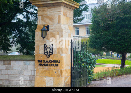 Eingang, schlachtet Manor House in untere Schlachtung Dorf, Cotswolds, Gloucestershire, England Stockfoto