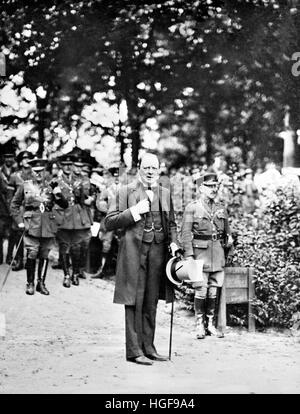 Winston Churchill mit Field Marshall Sir Henry Wilson während einer Armeerat 1919 zu besuchen, an den Rhein Stockfoto