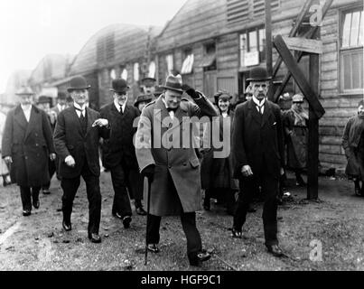 1918 besucht Winston Churchill Beardmore Gun Works Glasgow Stockfoto