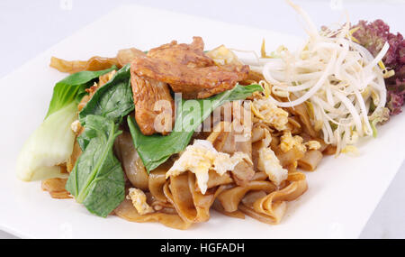 Rühren Sie flache Reispfanne Nudeln Huhn Thai Lebensmittel Stockfoto
